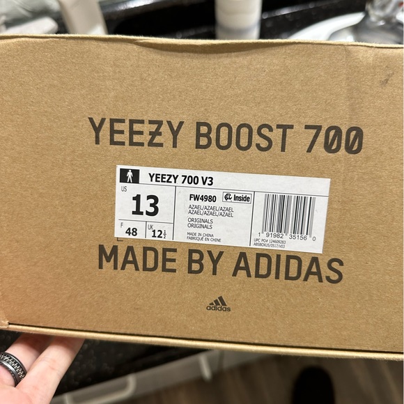 Yeezy Azael OG 700 2019 Release - Picture 6 of 6